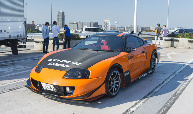 Illustration for article titled Japan's Parking Lot Car Meets Are Weird And Wonderful Even In The Middle Of The Day